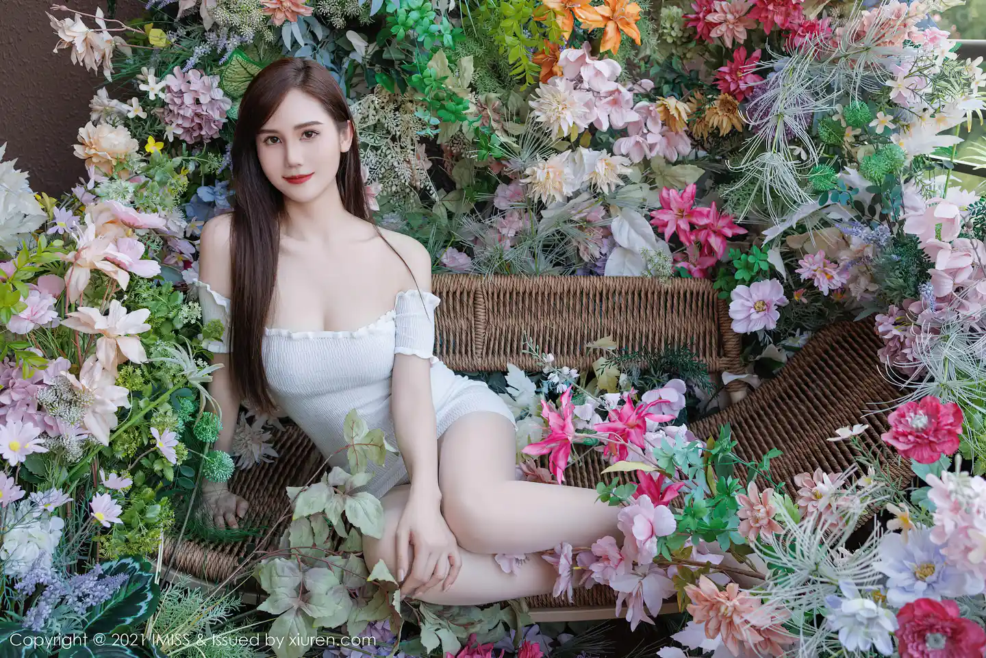 图片[5]-[IMISS爱蜜社]Vol.761 女神SISY思白色露肩连衣裙露紫色蕾丝内衣秀完美身材诱惑写真43P-秀人网官方网站